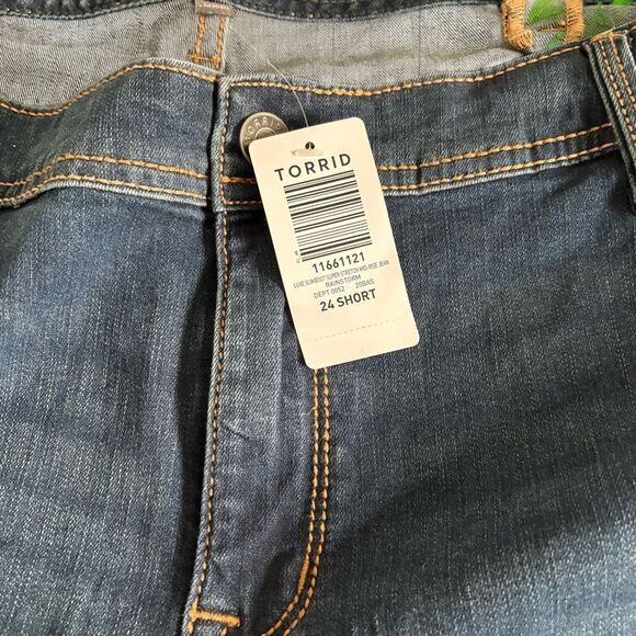 Torrid Luxe Womens Slim Boot Super Stretch MId-Rise Jeans Sz 24‎ SHORT NWT - Picture 3 of 8